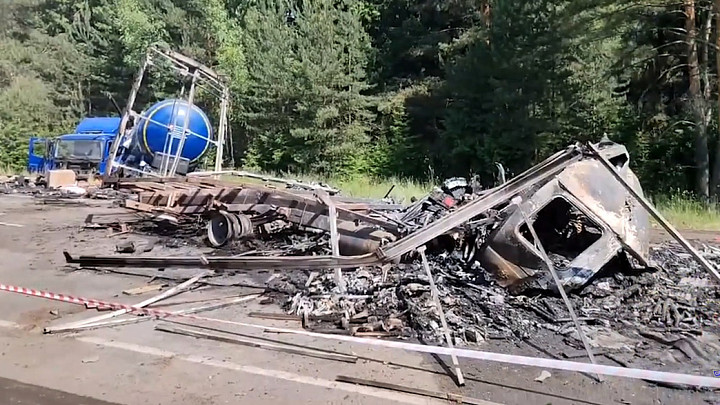 Под Суздалем «ГАЗель» врезалась в грузовик и сгорела, её водитель погиб
