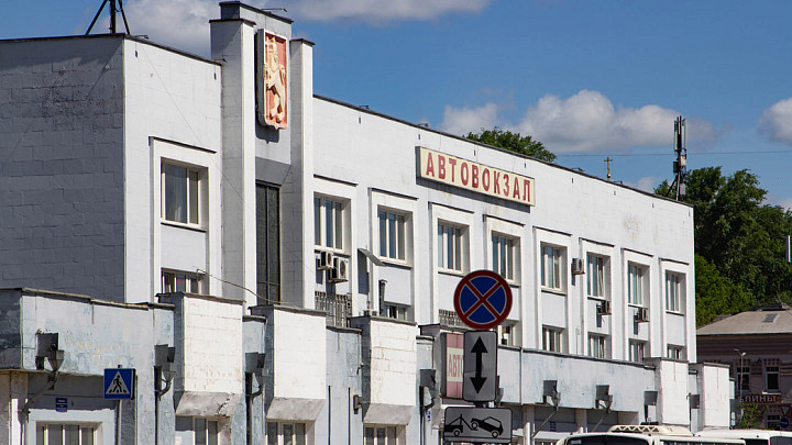 В ларьке на автовокзале Владимира торговали контрабандным алкоголем и сигаретами