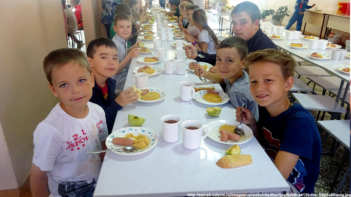 В некоторых владимирских лагерях детей кормили с нарушением санитарно-эпидемиологических норм