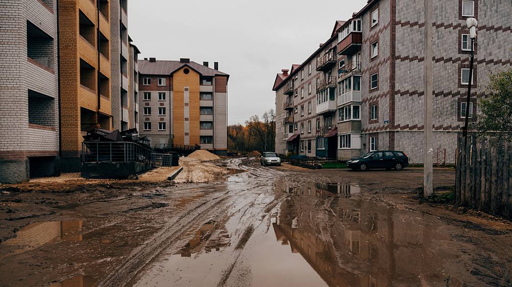 Под Владимиром люди живут в новом 5-этажном доме без центральной канализации: стоки сливают в специальные отстойники