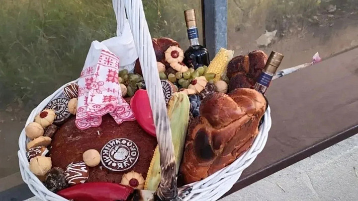 Испугавшие владимирцев корзины с продуктами оказались подарком, а не отравой