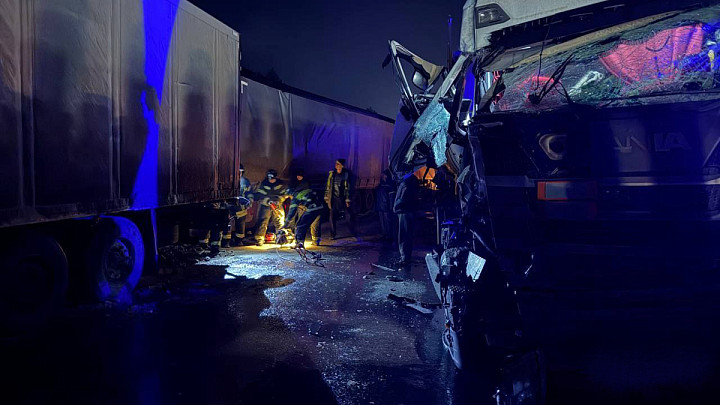 На трассе во Владимирской области столкнулись семь грузовиков