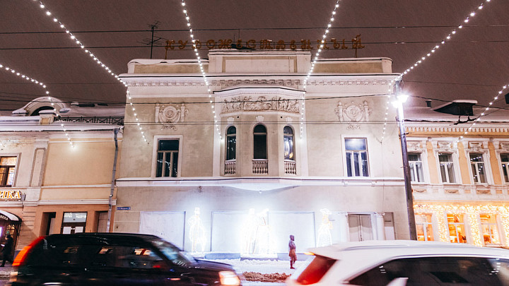 Подрядчик не справился с ремонтом кровли бывшего кинотеатра «Художественный»