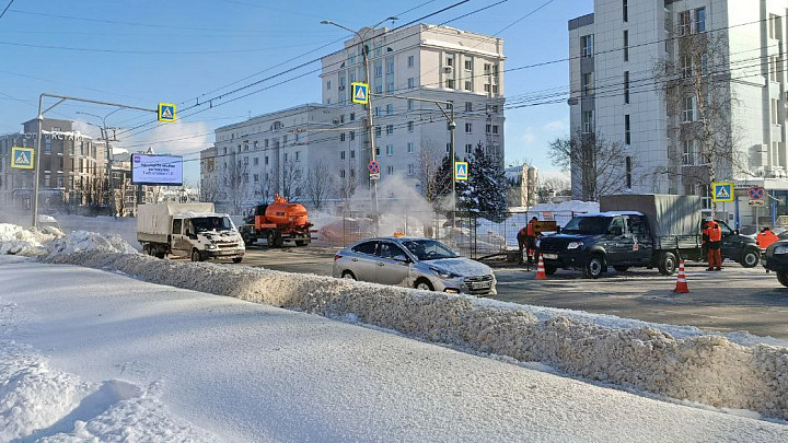 Угол улиц Мира и Гороховой во Владимира раскопают третий раз за две недели