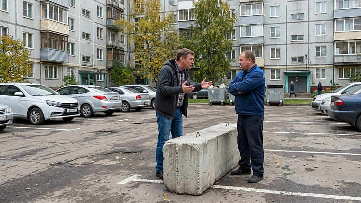 Мужчину оштрафовали за драку из-за парковки во дворе дома