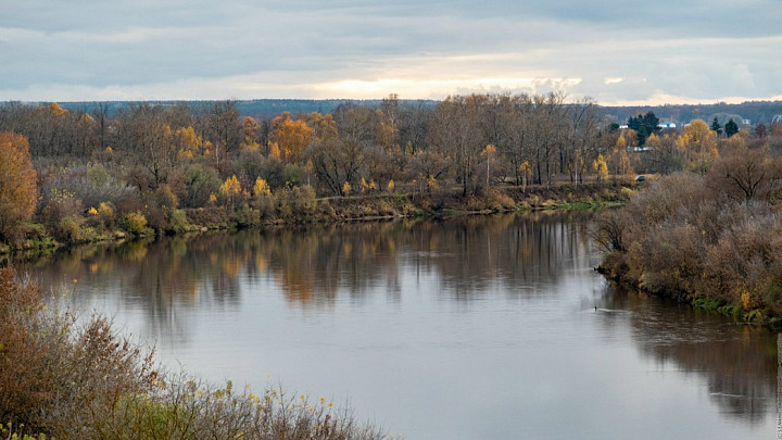 Мужчина упал с высокого берега в Клязьму