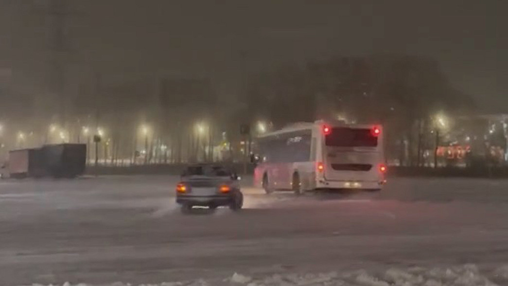 Дрифтовавшего у «Глобуса» водителя автобуса оштрафуют