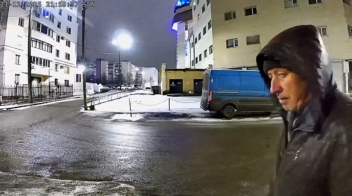 Пожилой вандал объявил охоту на владимирские домофоны