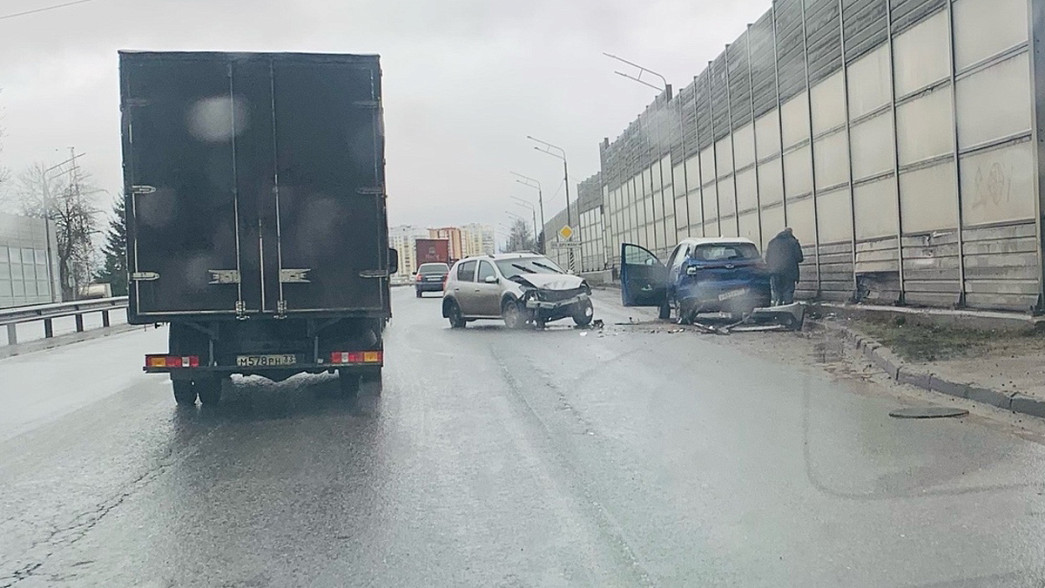 На владимирской Пекинке водители могут пробить колеса не только в глубокой яме, но и в открытом люке