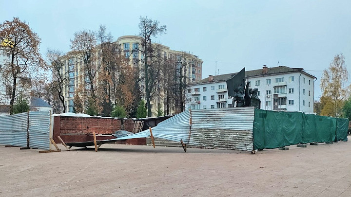 Прокуроры указали на недопустимость превращения мемориал Победы в кучу мусора