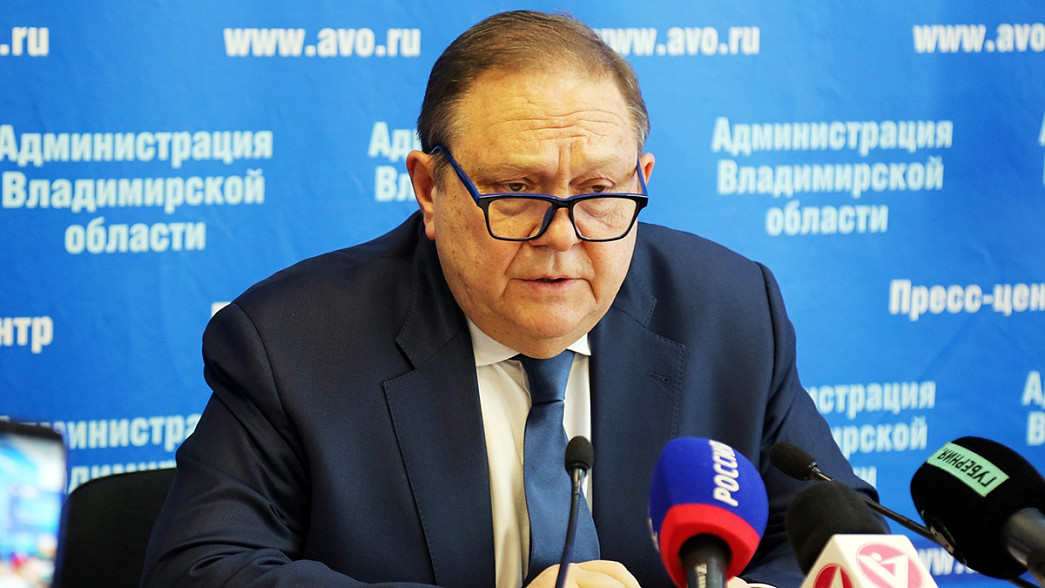 Вице-губернатор Константин Баранов попросил депутатов ЗакСобрания помочь департаменту здравоохранения