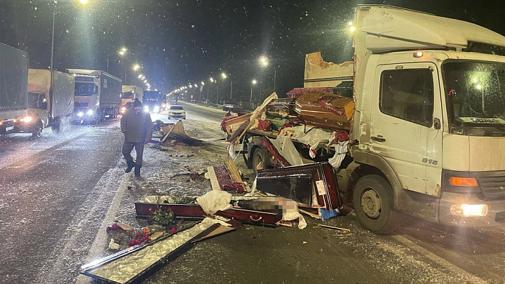 Под Вязниками в аварию попал автомобиль, перевозивший тела умерших для кремации