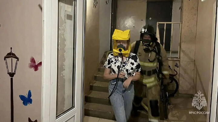 Очевидцы назвали спасателям неправильный адрес возгорания в многоэтажке на Балакирева