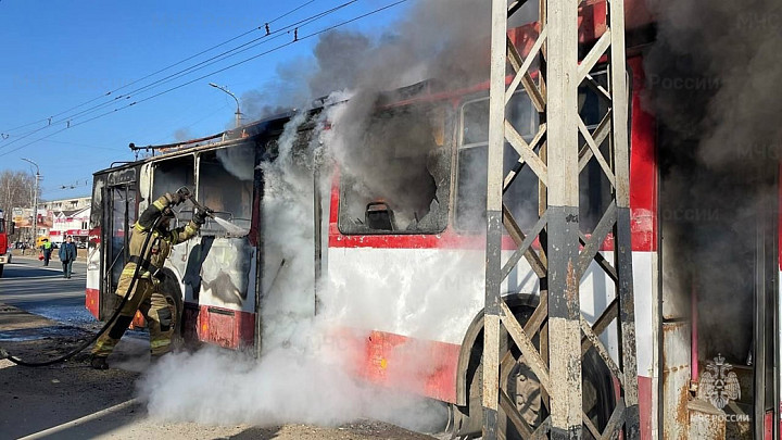 В Коврове полностью сгорел вышедший на линию неисправный троллейбус