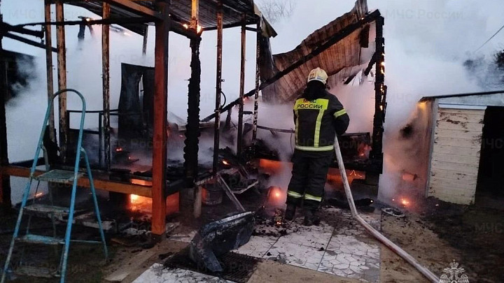 На пожаре в жилом доме погибли 2 человек