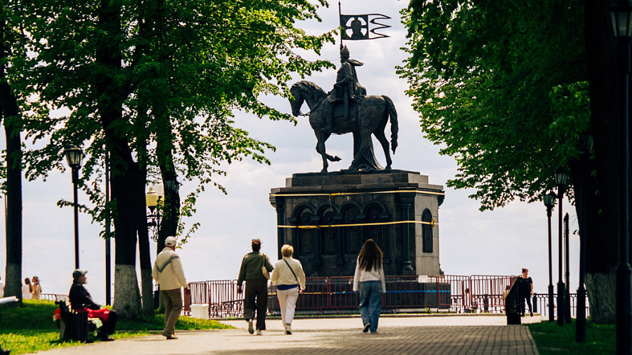 Памятник князю Владимиру около Успенского собора обещают восстановить к ноябрю