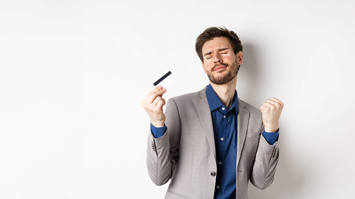 Банк одобрил владимирцу несколько кредитов на его умершего родственника