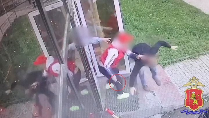 В пьяной поножовщине в «Снэк-баре» на улице Мира ранен человек