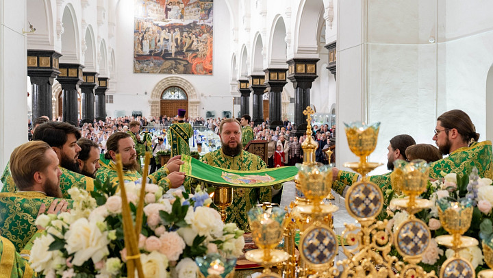 Митрополит Владимирский и Суздальский Никандр совершил в гусевском Музее хрусталя  Божественную литургию архиерейским чином