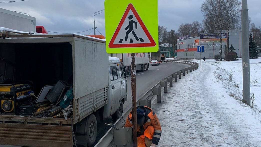 Водитель грузовика, снесшего пешеходный мост над М-7 в Лакинске, возможно, отклонился от маршрута и ехал по поддельным документам