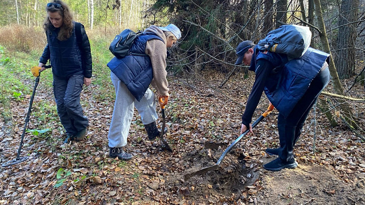 В лесу под Ковровом нашли фрагменты обшивки самолета