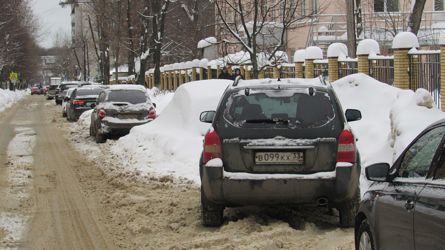 Владимирским дорожникам разрешили оттаскивать машины, которые мешают уборке снега
