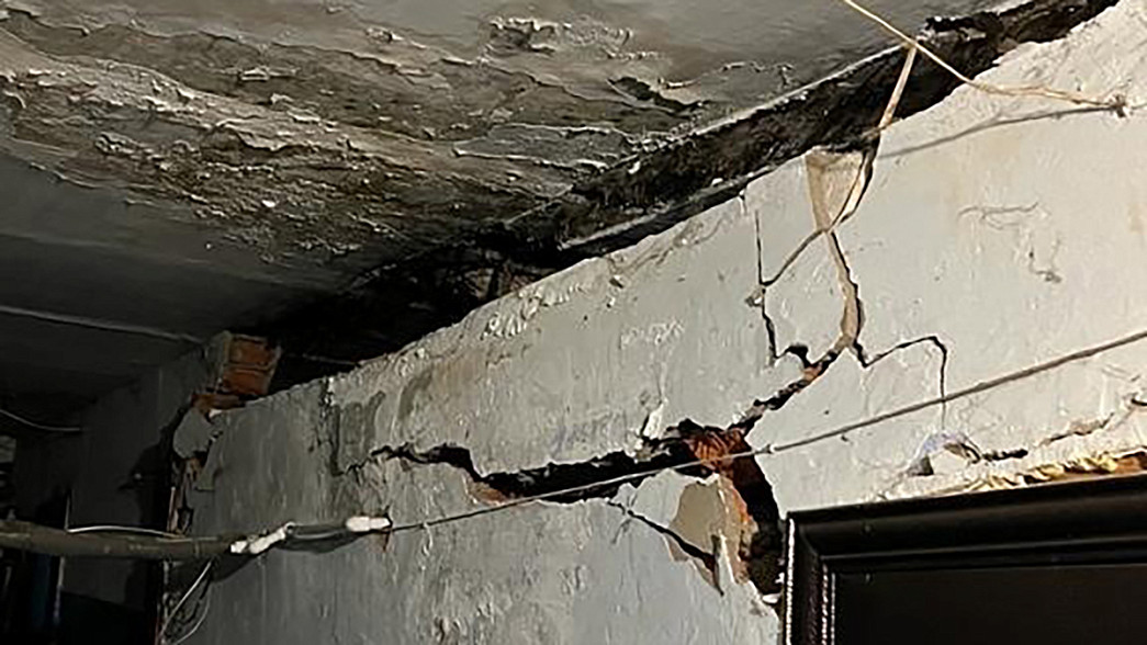 Дом в Судогде мог треснуть по швам из-за текущей канализации в подвале