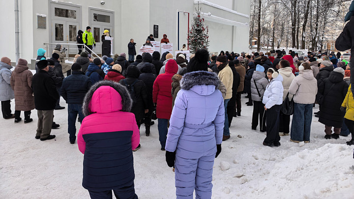 «Закрытие родильного отделения в Кольчугино – приговор региональной власти»: коммунисты провели митинг «за сохранение роддома»