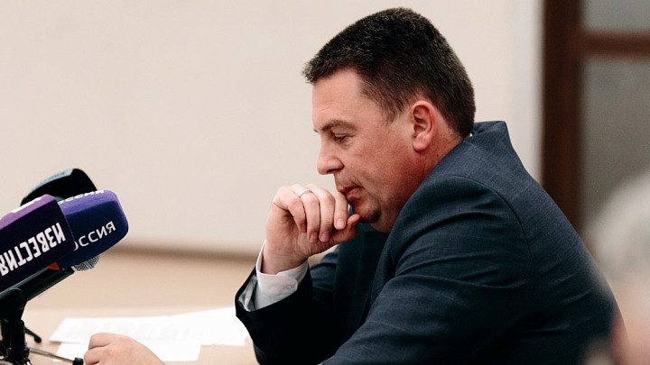 «Единая Россия» вывела обвиняемого во взятке экс-мэра Наумова из руководящего органа партии