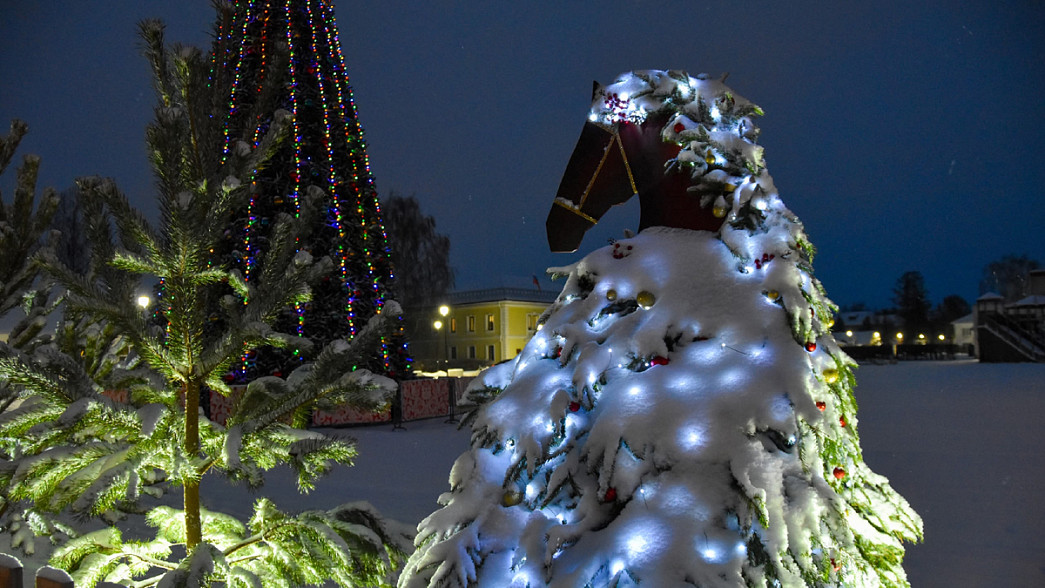 В суздальской Аллее елок спряталась самая новогодняя Лошадь