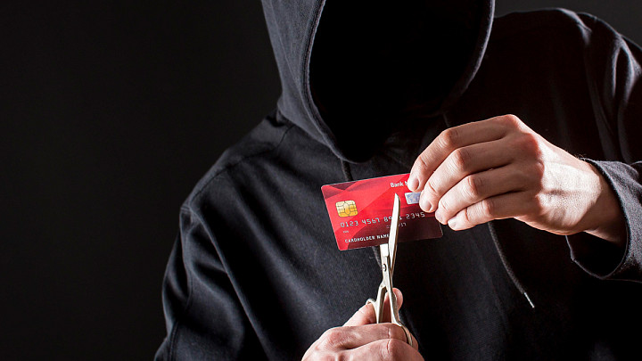 Обманутая мошенниками женщина не будет платить банкам кредиты и не отдаст свою машину