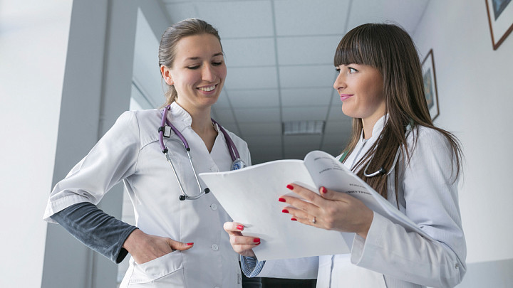 Медикам ослабили «государственную кабалу»