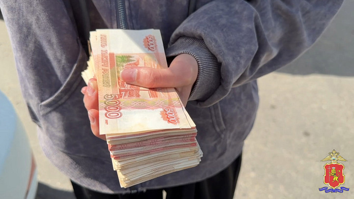 Владимирский таксист третий раз выявляет в пассажирах курьера мошенников