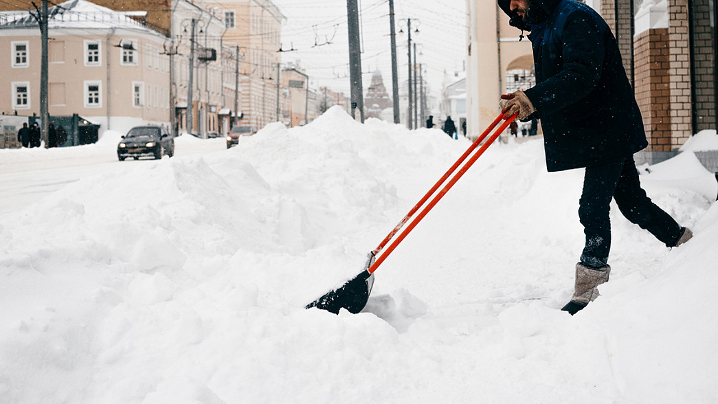 Власти Владимира, пожаловавшиеся на нехватку средств на новую технику для уборки снега, рассчитывают получить две машины в качестве помощи из области