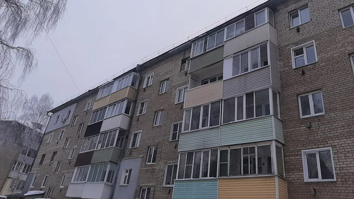 82-летняя женщина-инвалид из Владимира по суду добилась ремонта крыши над её балконом