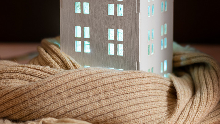 А что, так можно было? Суд обязал управкомпанию утеплить стены в квартире за свой счет