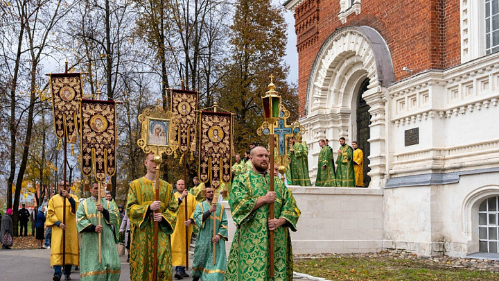 Митрополит Владимирский и Суздальский Никандр совершил в гусевском Музее хрусталя  Божественную литургию архиерейским чином