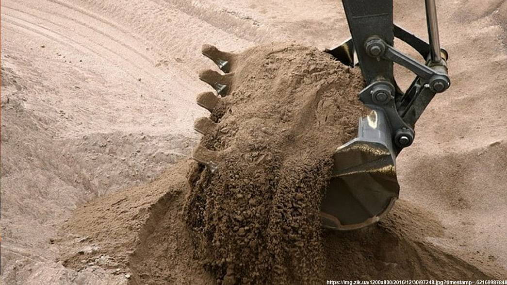 Как поля плодородного Ополья превращаются в карьеры по добыче песка