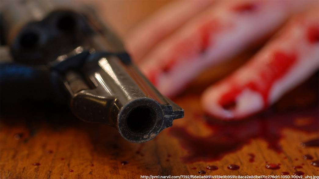 Убийство по-кольчугински: во время распития алкоголя местный житель двумя выстрелами из револьвера убил земляка, с которым даже не был знаком