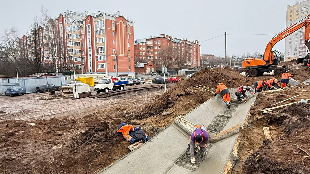 Во Владимире в старых садах у ДТЮ прокладывают новую дорогу