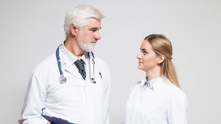 Рабочие места для новых врачей освободят за счёт урезания совместительства старым