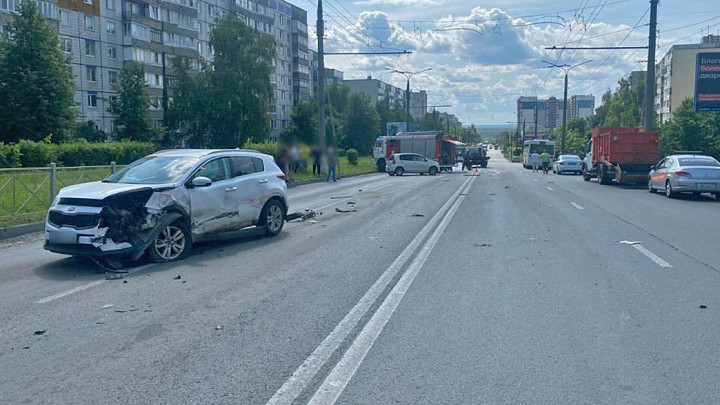 Массовая авария в час пик на Верхней Дуброве во Владимире частично перекрыла движение