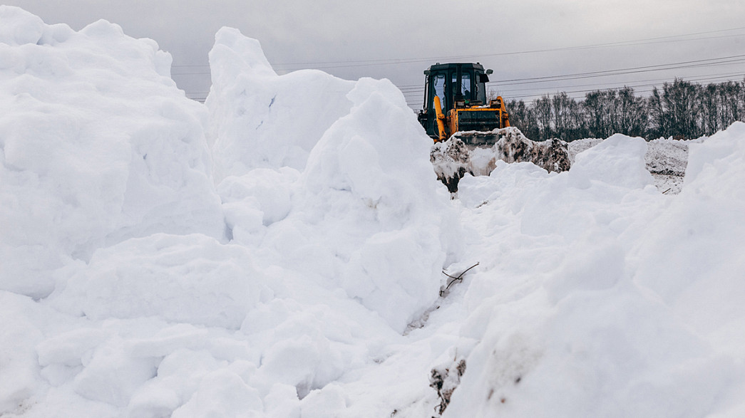 Снежную свалку на улице Растопчина расширяют, чтобы было куда вывозить снег с улиц города Владимира