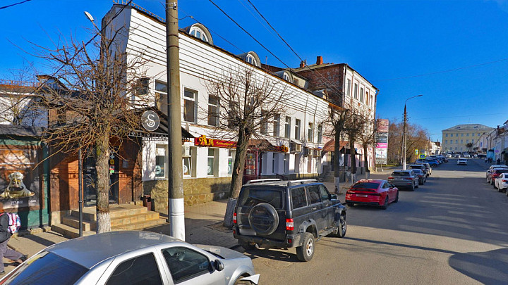 На одной из центральных улиц Владимира неизвестные срубили несколько лип