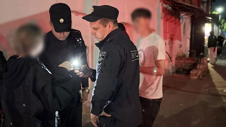 Полиция за одну ночь составила серию протоколов на подростков за гуляние без родителей