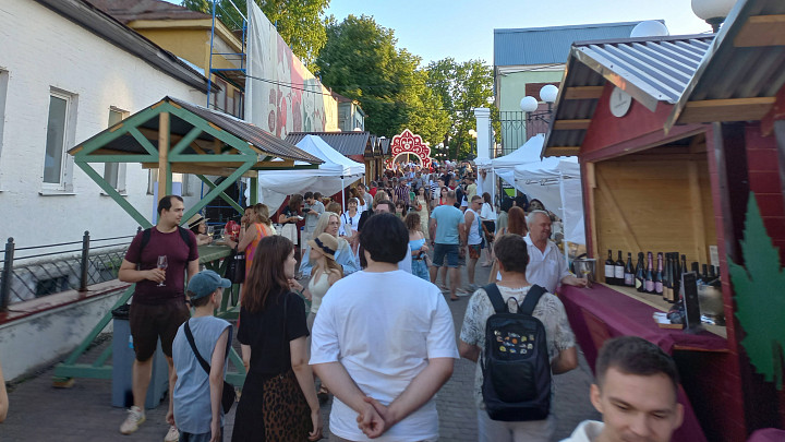 Винные шалости: бич-прогулка по ярмарке в центре Владимира