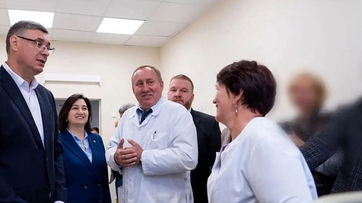 Закрытое лицо журналистки на фото с Авдеевым - это «неосмотрительное решение сотрудника»