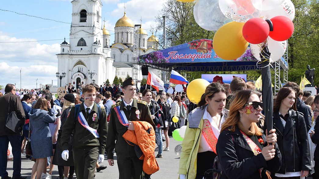 Владимирские выпускники на пару часов захватили центр города