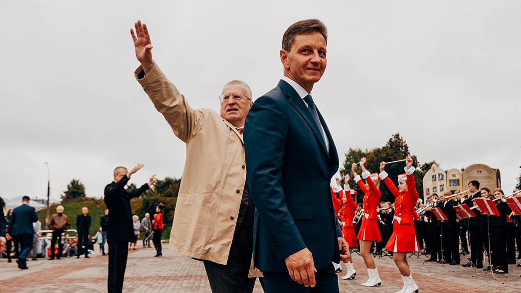 Владимир Сипягин принял мандат депутата Госдумы. Теперь он должен сложить полномочия губернатора
