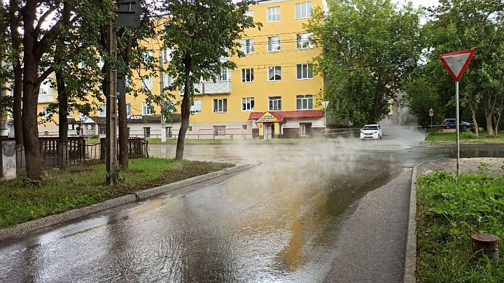 Последствия коммунального гейзера на 1-й Пионерской улице устранили досрочно